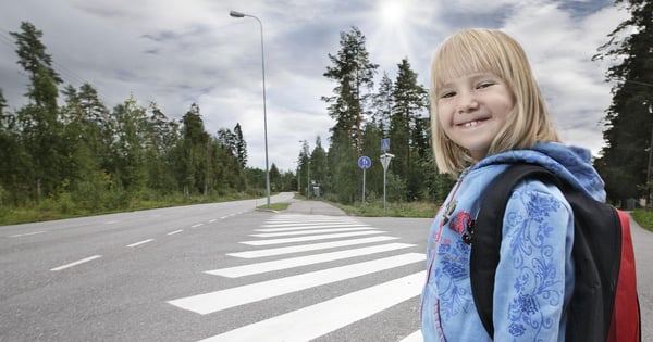 Tehdään yhdessä suojatiestä turvallinen / Let's make the crosswalk safe