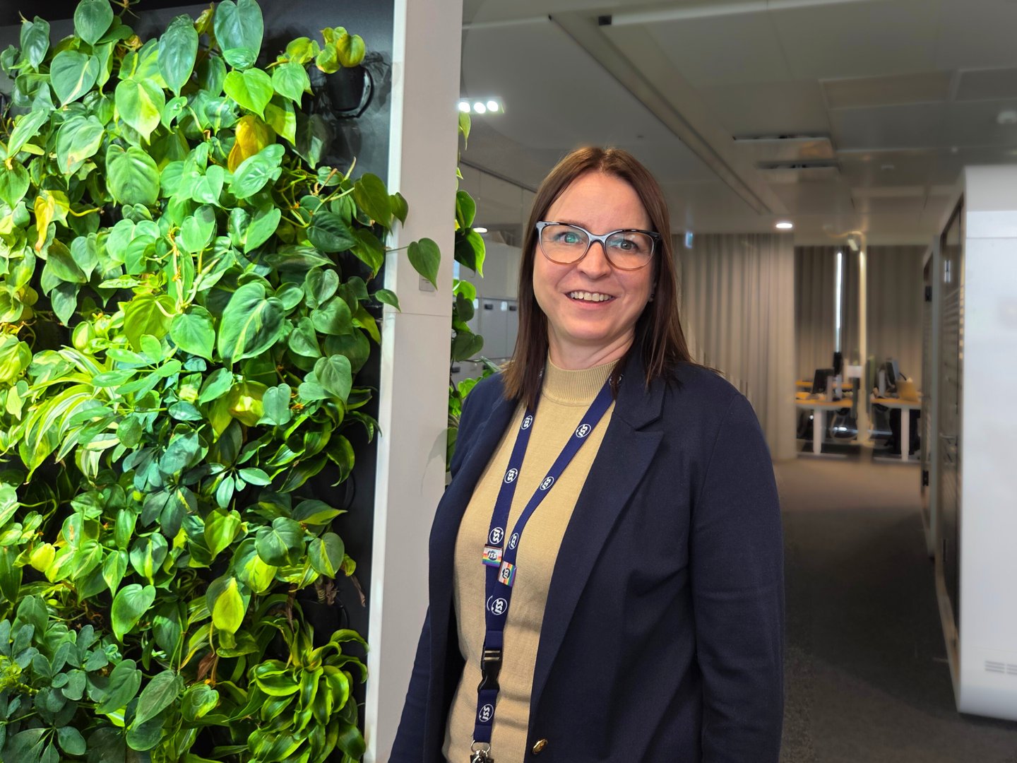 Uteliaisuus ohjasi uuteen suuntaan - Niina Luostarinen vaihtoi sähköasentajan työt energiajohtamiseen