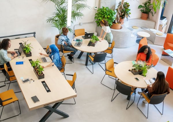 Miksi toimistolle tullaan? Uusi raportti avaa työntekijöiden motiiveja